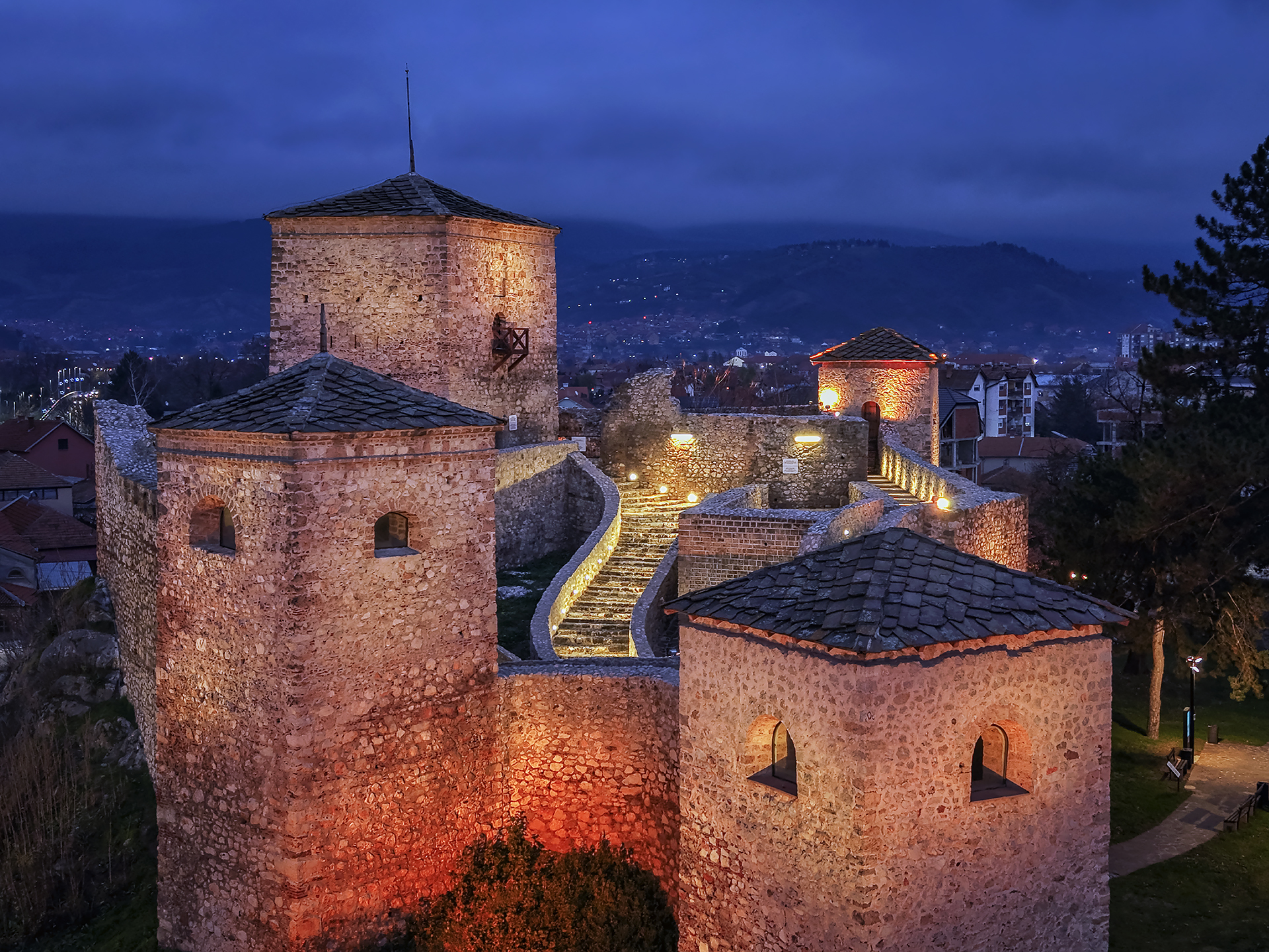 Пиротски град