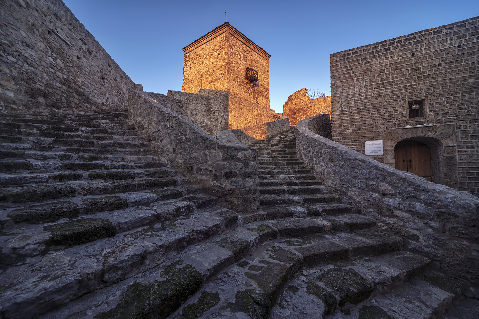 Момчилов град